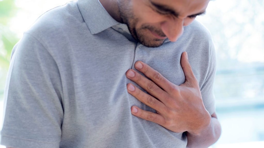 Chest pain when breathing: When to call 911, causes, and ...