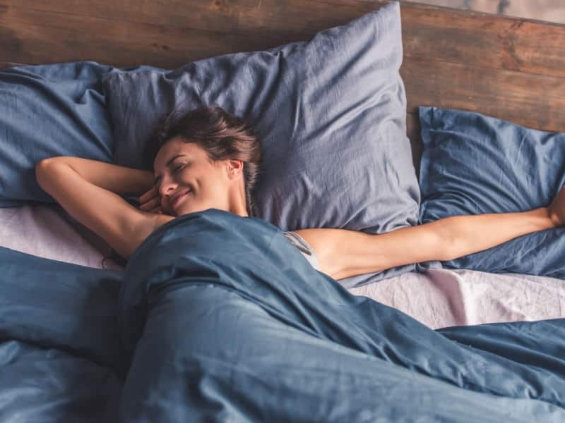 How a Weighted Blanket Can Reduce Anxiety and Improve Sleep
