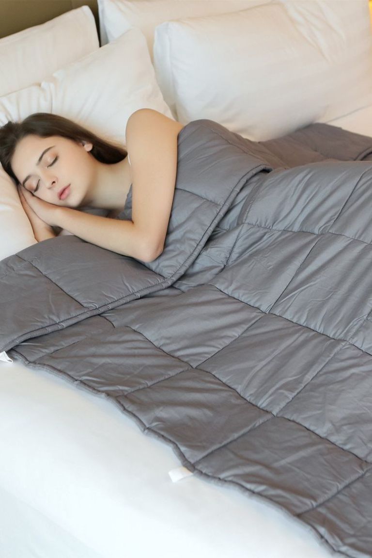 People swear these weighted blankets are the best anxiety and insomnia ...